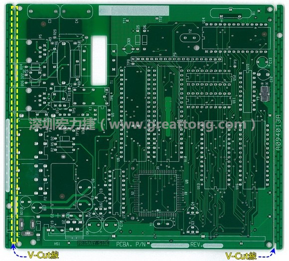 所謂【V-cut】是印刷電路板(PCB)廠商依據(jù)客戶的圖紙要求，事先在PCB的特定位置用轉(zhuǎn)盤刀具切割好的一條條分割線，其目的是為了方便后續(xù)SMT電路板組裝完成后的「分板(De-panel)」之用，因?yàn)槠淝懈詈蟮耐庑涂雌饋砭拖駛€(gè)英文的【V】字型，因此得名。