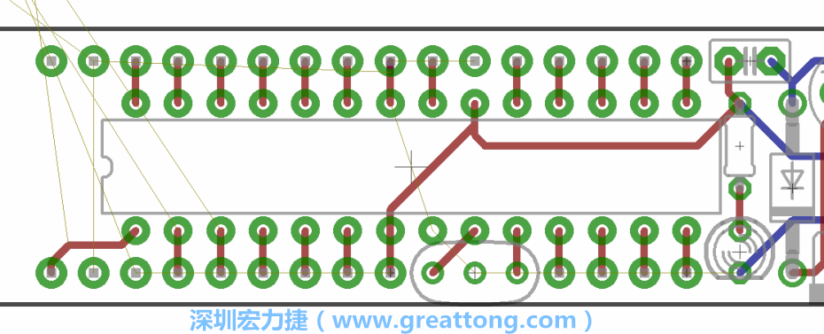 諧振器應(yīng)擺放在ATmega微控制器的針腳8、9和10旁邊，在共鳴器和微控制器中間的高頻信號線應(yīng)該要愈短愈好，此外，其它的信號線應(yīng)該要遠離這個區(qū)域且配置在諧振器的下方，這樣做是為了防止不必要的無線電波干擾。