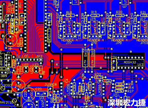 一般產(chǎn)品的PCB設(shè)計(jì)，多數(shù)先決定元件布局，再進(jìn)行線路連接，于元件位置就先改善干擾問(wèn)題，再?gòu)木€路細(xì)節(jié)著手改善產(chǎn)品。