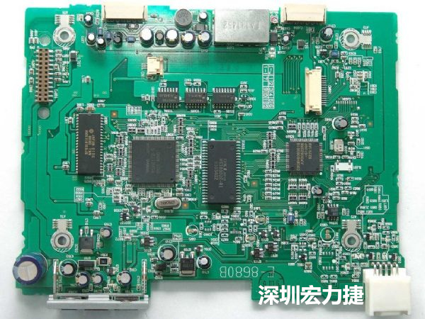 大面積PCB若電子元器件數(shù)量多、重量較重，板材強度不夠時容易產(chǎn)生PCB中央部凹陷問題。