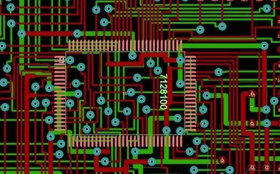 圖1：兩種PCB模型的部分電路。頂圖：傳統(tǒng)設(shè)計(jì)版本。