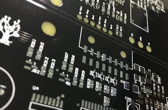 如何確定PCB的基板材料？